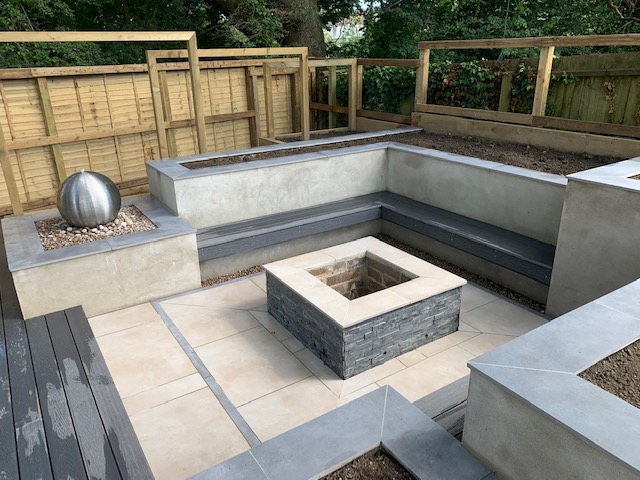 Whether a retaining wall or a featured structure, we provide solutions for all walling to compliment the style of any outdoor space. Dorchester, Weymouth.